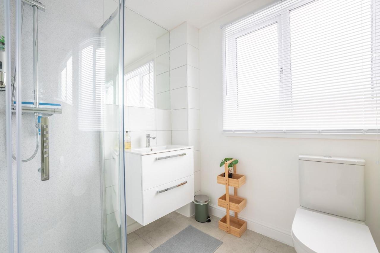 Elegant Home Mod Kitchen, Fast Wi-Fi, Free Parking Carrickfergus Exteriör bild