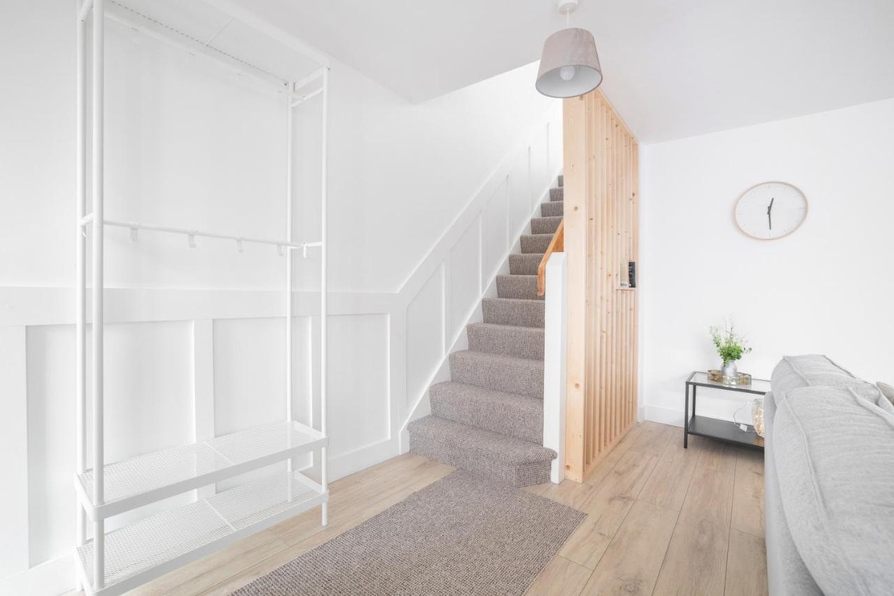 Elegant Home Mod Kitchen, Fast Wi-Fi, Free Parking Carrickfergus Exteriör bild