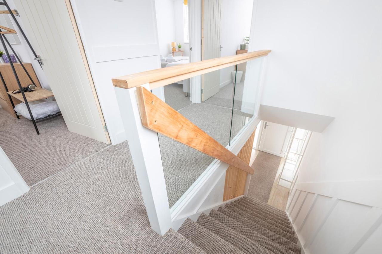 Elegant Home Mod Kitchen, Fast Wi-Fi, Free Parking Carrickfergus Exteriör bild