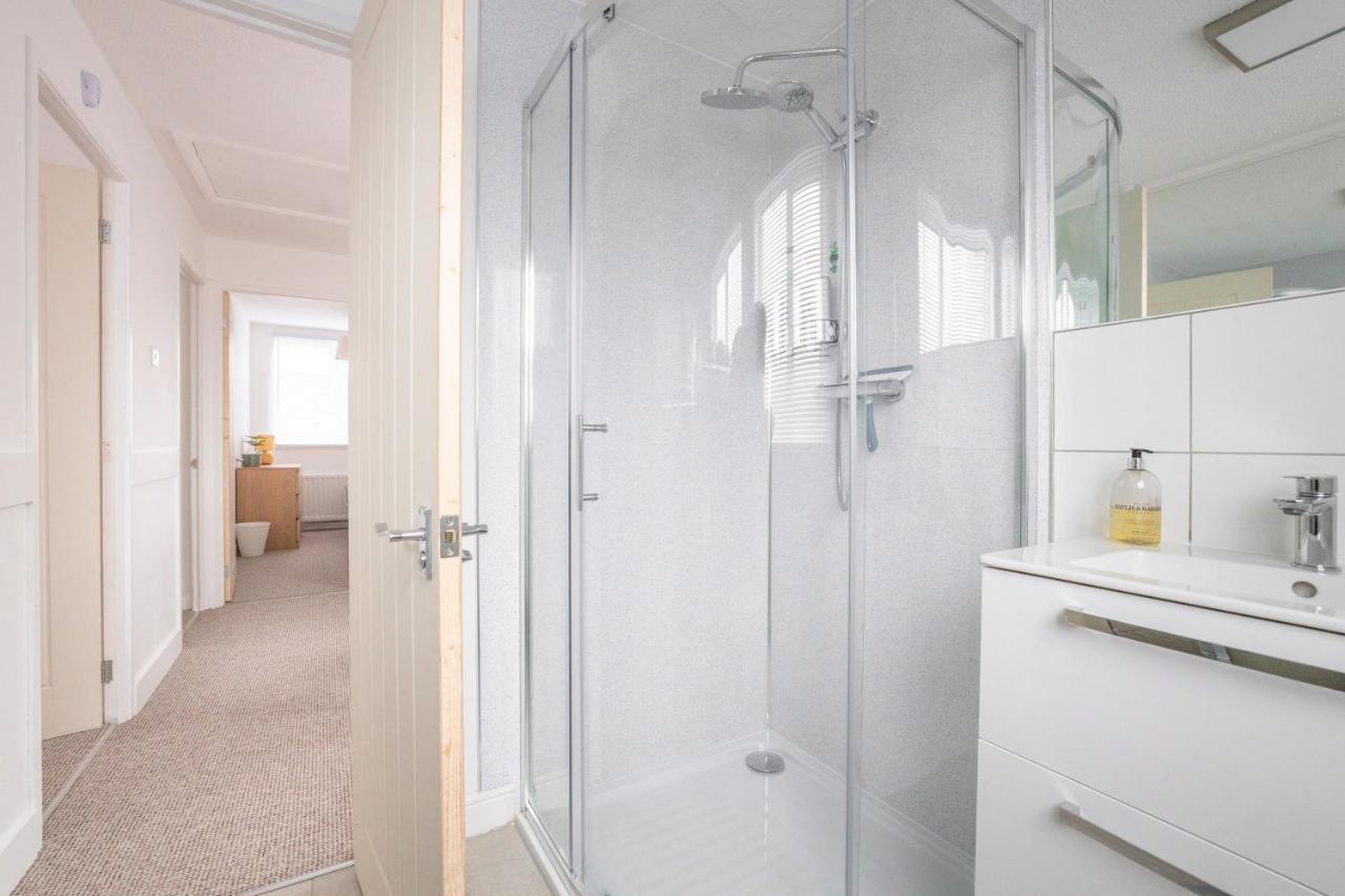 Elegant Home Mod Kitchen, Fast Wi-Fi, Free Parking Carrickfergus Exteriör bild