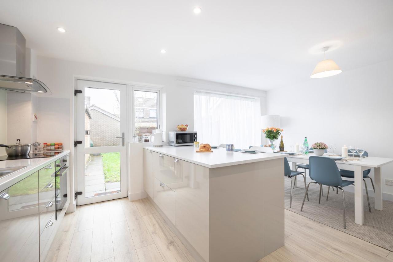 Elegant Home Mod Kitchen, Fast Wi-Fi, Free Parking Carrickfergus Exteriör bild